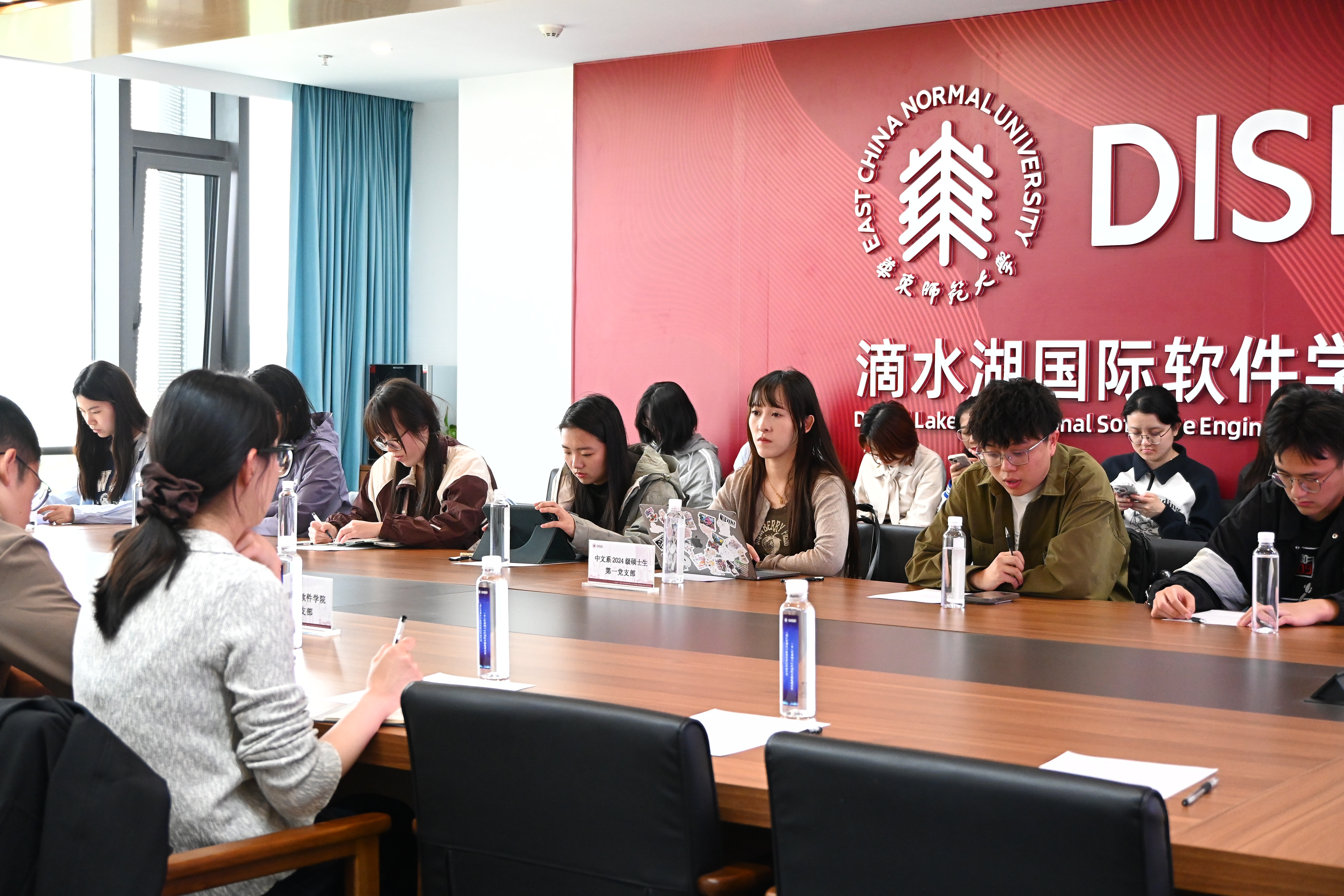 座谈会_副本.jpg 图片