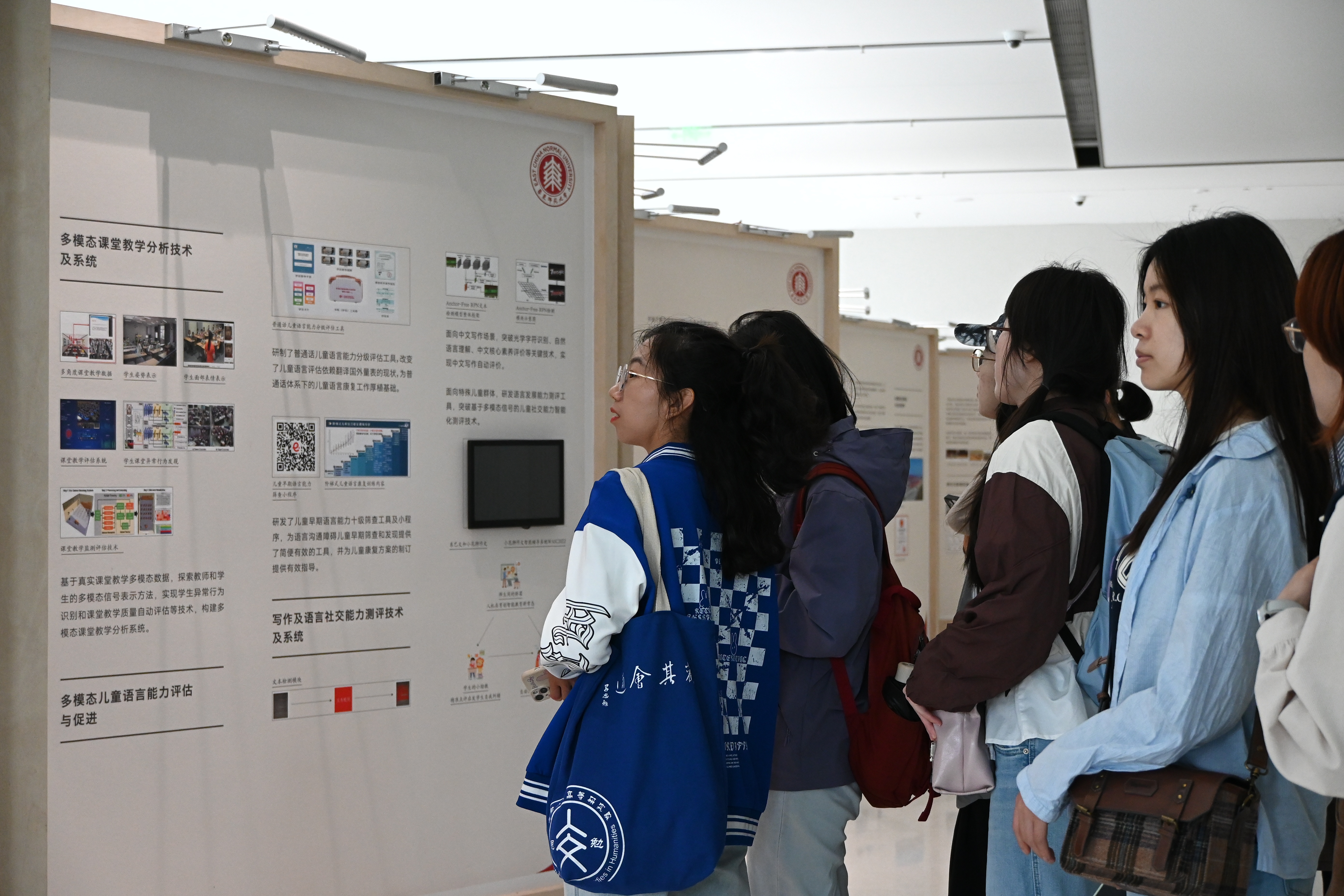 参观滴水湖国际软件学院_副本.jpg 图片